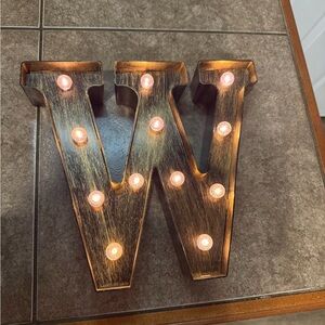 Light up W rustic Wedding decor